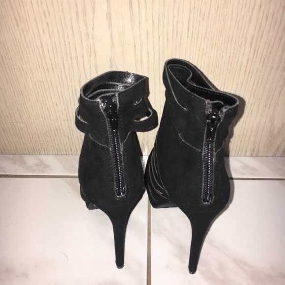 Heels - Pumps - Picture 3 of 3